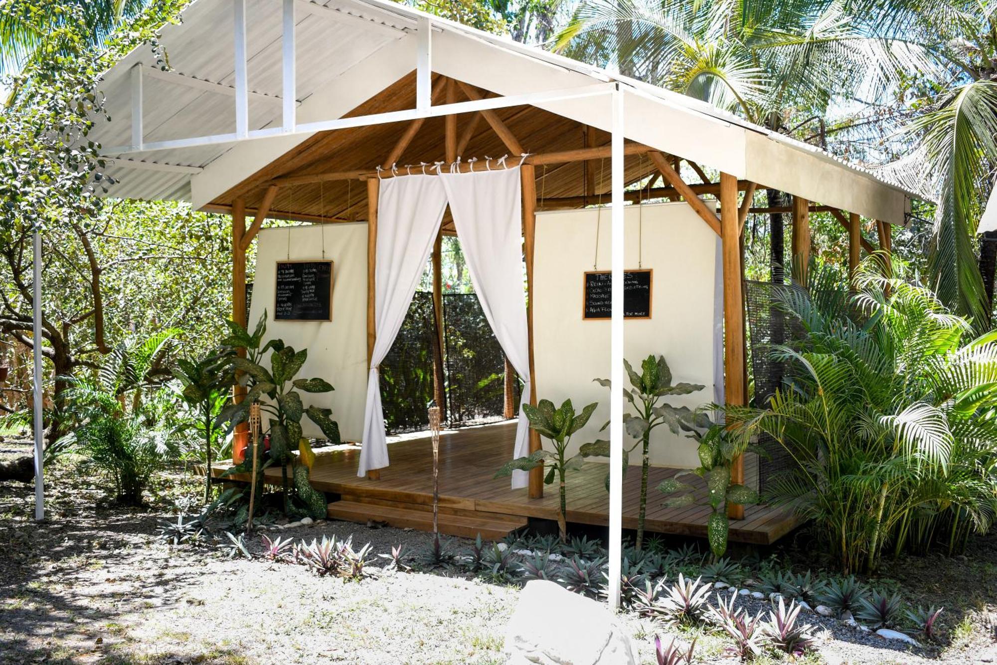 Cuatro Vientos Lodge & Apartments - Mal Pais, Costa Rica Playa Santa Teresa  Exterior photo