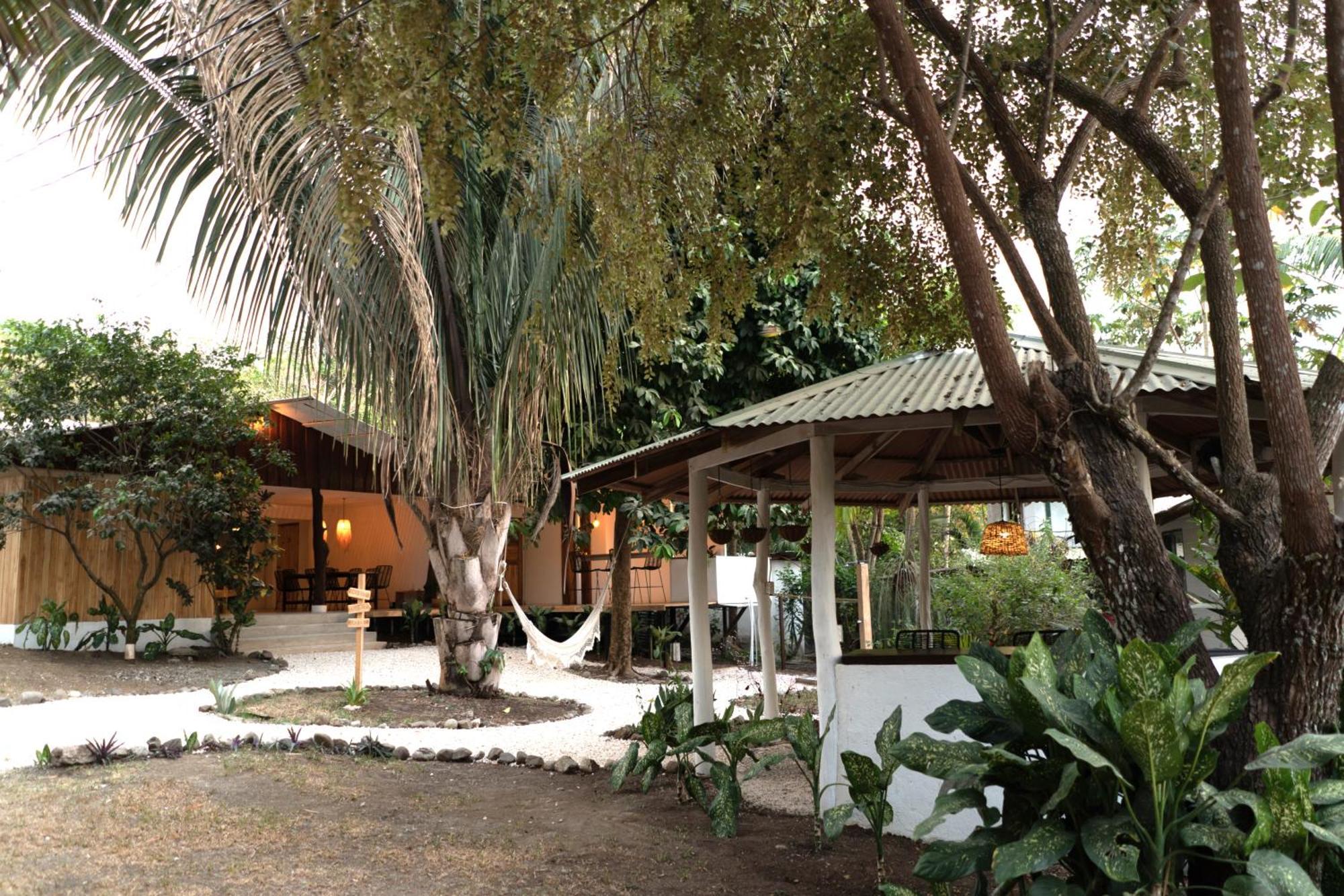 Cuatro Vientos Lodge & Apartments - Mal Pais, Costa Rica Playa Santa Teresa  Exterior photo